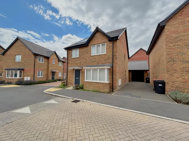 Priestley Drive, MK4, photo 1
