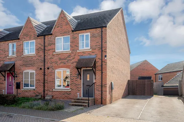 Groves Crescent, Stamford, PE9, photo 1