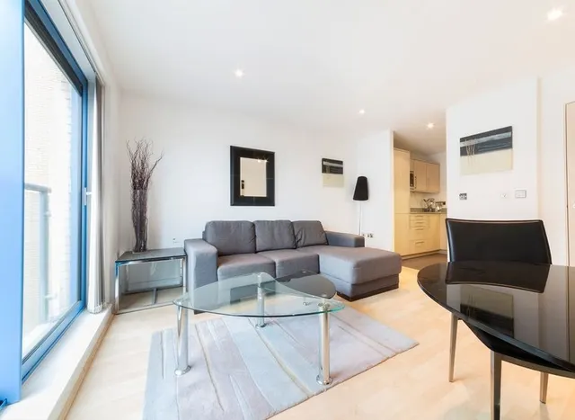 Westgate Apartments, Western Gateway, E16, photo 3