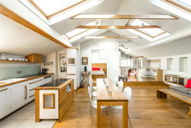 2 bedroom flat, Bond Street, London, W4