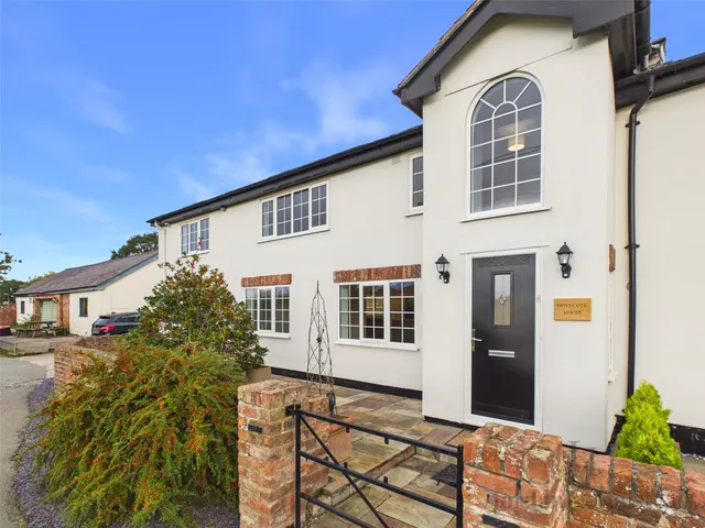 Hallsgreen Lane, Wimbolds Trafford, CH2, photo 2