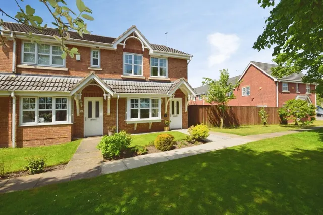Fallowfield Drive, Shawclough, OL12, photo 1