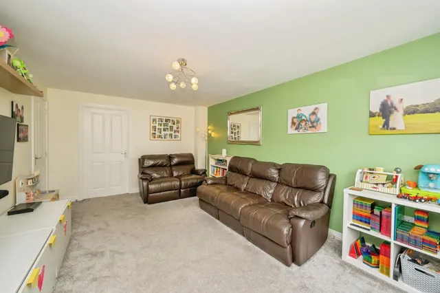 Booton Field Crescent, Chellaston, DE73, photo 3