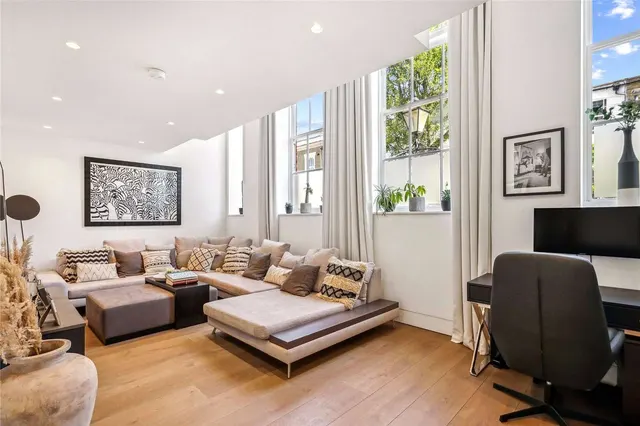 Bridge Lane, SW11, photo 1