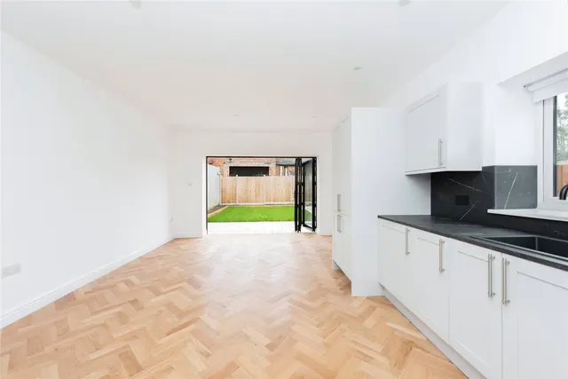 Kenilworth Road, Ashford, TW15, photo 2