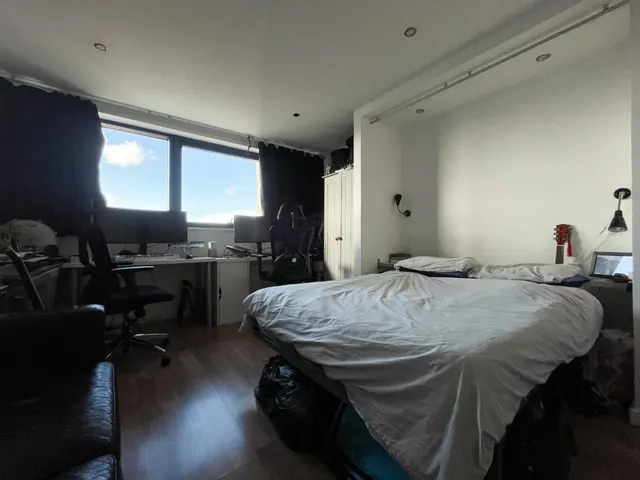 Bridgewater Place, Leeds, LS11, photo 2