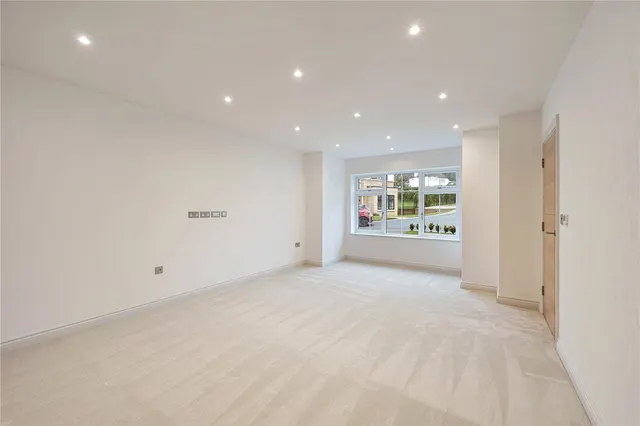 Heather Row, Leeds, LS16, photo 3