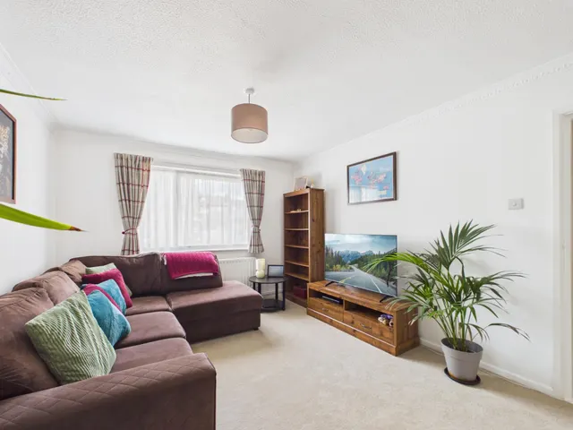 Solent Road, Drayton, PO6, photo 3