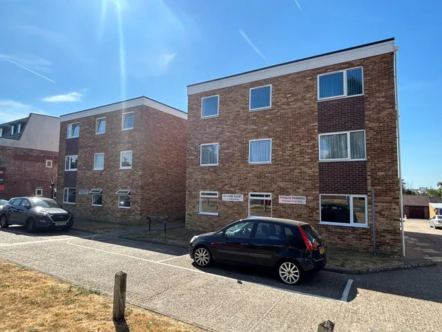 Solent Road, Drayton, PO6, photo 1