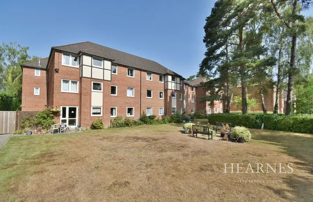 Alexandria Court, BH22, photo 1