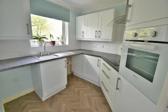Alexandria Court, BH22, photo 2