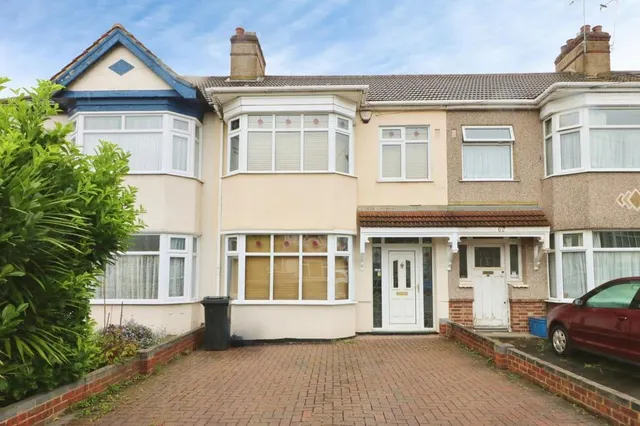 Rushden Gardens, Ilford, IG5, photo 1