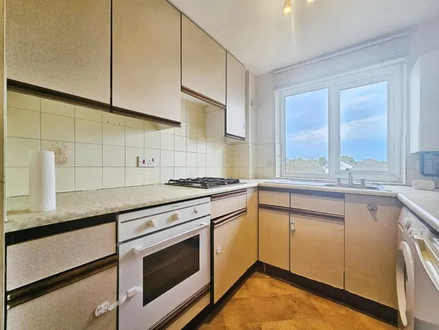Laleham Road, Staines-upon-Thames, TW18, photo 2