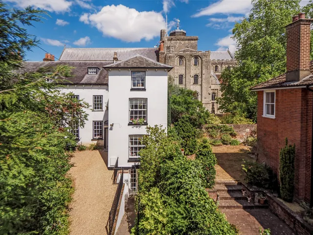 The Abbey, Romsey, SO51, photo 1