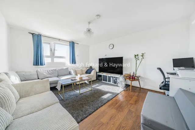 1 bedroom flat — Lexden Road, Acton, London, W3