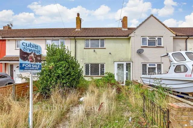 Holybourne Road, Havant, PO9, photo 1