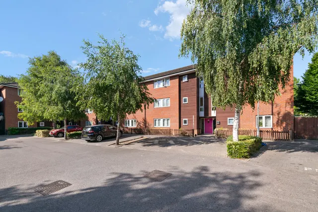 Owen Close, Northolt, UB5, photo 1