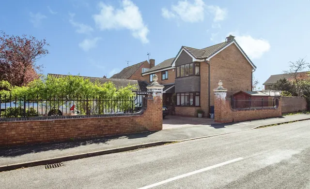 Pulteney Drive, Stafford, ST16, photo 1