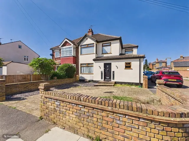 Stanley Road, Ashford, TW15, photo 1