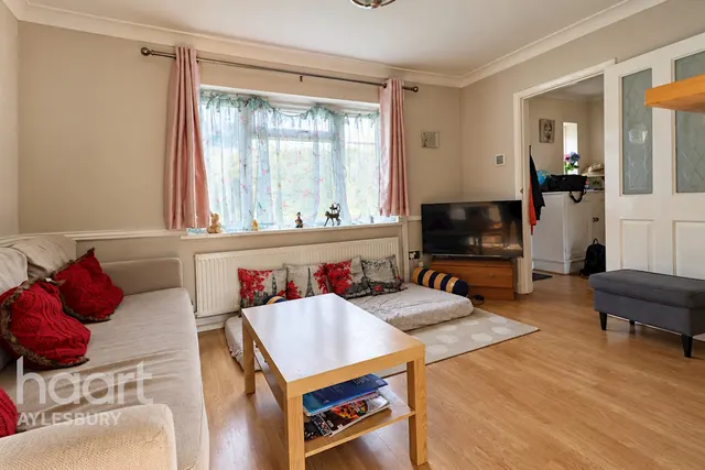 Thame Road, Aylesbury, HP21, photo 3