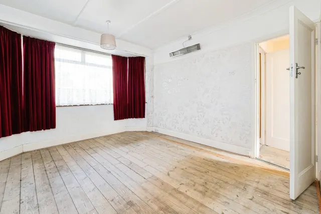 Fairview Avenue, Rainham, RM13, photo 3