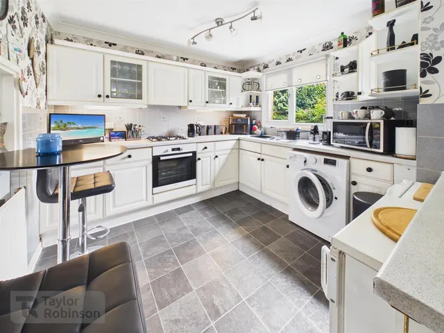 Cowfold Close, Bewbush, RH11, photo 3