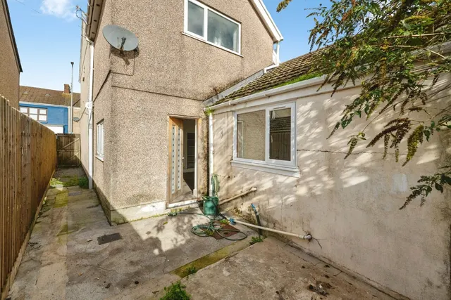Inkerman Street, Llanelli, SA15, photo 2