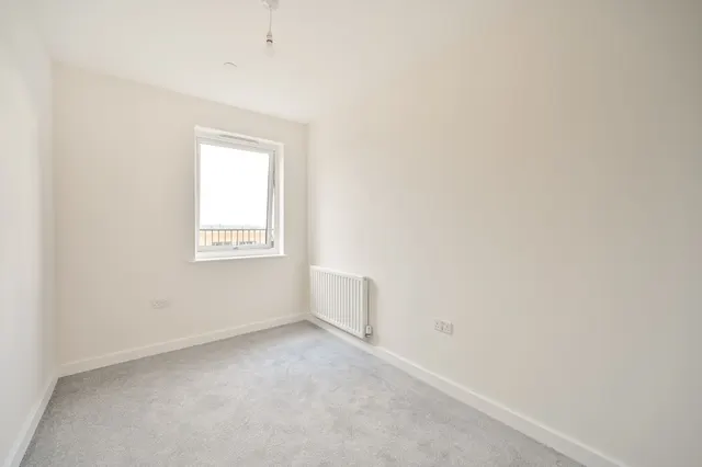 Photo 3 — 45 Coniston House, 15 Powdermill Close