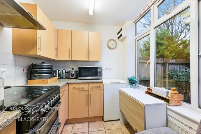 Felspar Close, Plumstead, photo 3