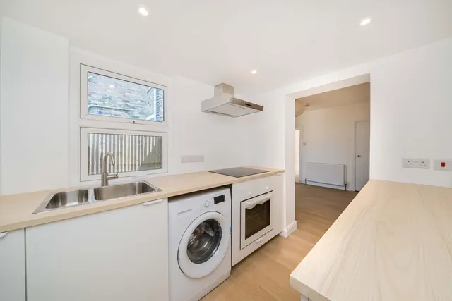 Northcote Road, KT3, photo 3