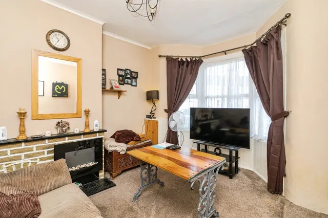 Photo 2 — Lorne Park Road, LOWESTOFT