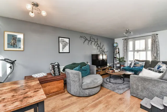 Photo 2 — Nuthatch Road, Calne
