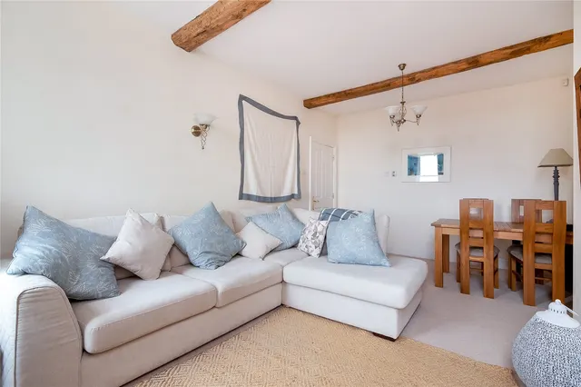White Hart Mews, Chipping Norton, OX7, photo 3