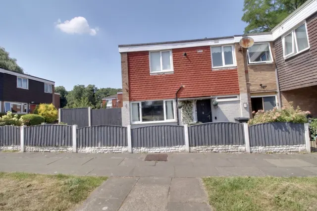 Dee Court, Liverpool, L25, photo 1