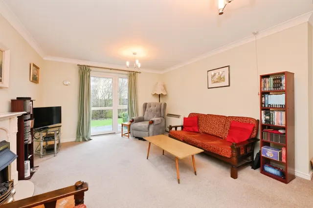 Photo 3 — Brocket Road, Hoddesdon