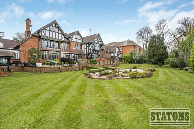 Photo 2 — Cockfosters Road, Barnet, EN4 0JT