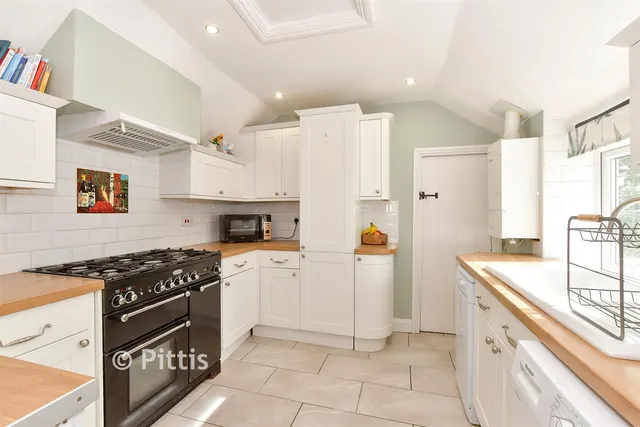 High Street, Ventnor, PO38, photo 2