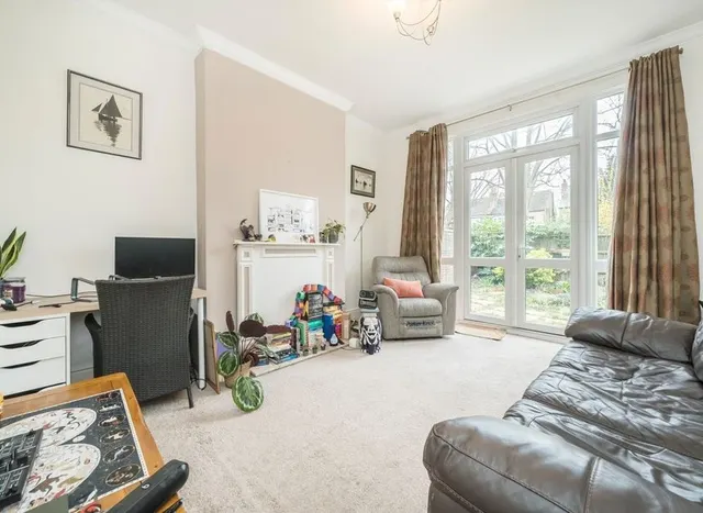 Photo 2 — Melbourne Avenue, West Ealing, W13
