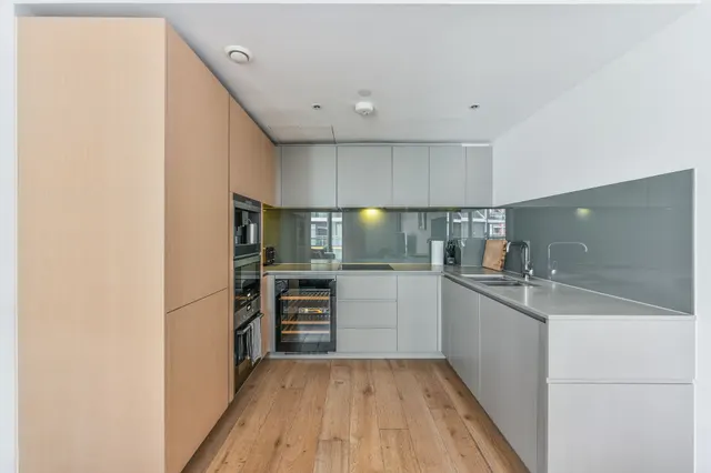 Photo 3 — Apartment 92, 3 Riverlight Quay, London