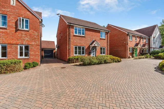 Baddesley Close, North Baddesley, SO52, photo 2