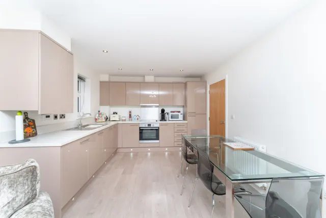 Maplewood Court, Ashford, photo 2