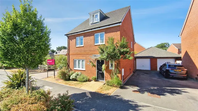 Hunstanton Drive, Binfield, Bracknell, Berkshire, RG42 4JA, photo 1