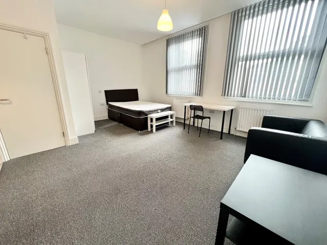 King Street, Newcastle-Under-Lyme, ST5, photo 2