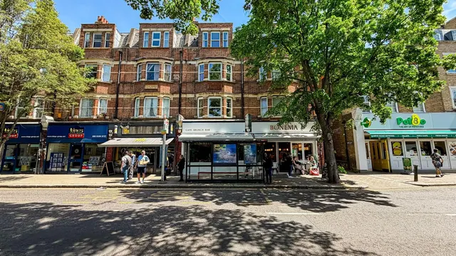Silver Street, Enfield EN1 3EF, photo 1