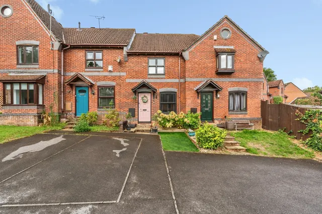 Oaklands Way, Dibden Purlieu, Southampton, photo 1