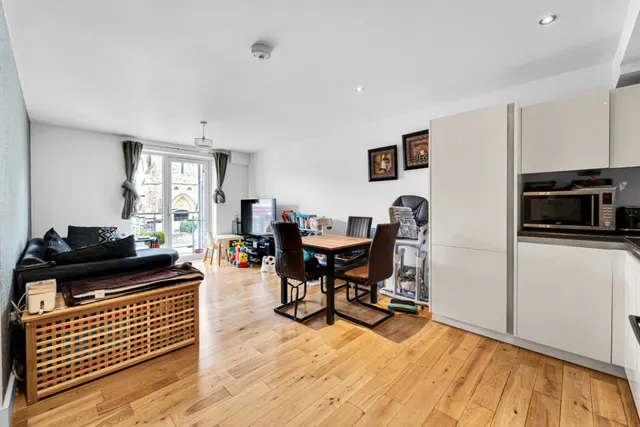 Church Road, Ashford, TW15, photo 1