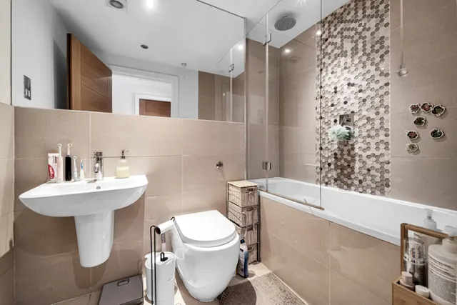 Church Road, Ashford, TW15, photo 2