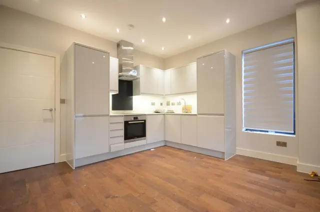 London Road, Bracknell, RG12, photo 2