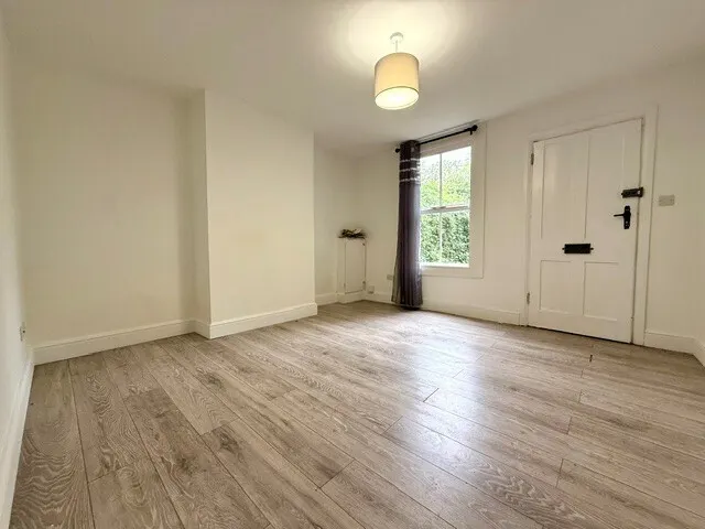 Manor Road, Chigwell, IG7, photo 2
