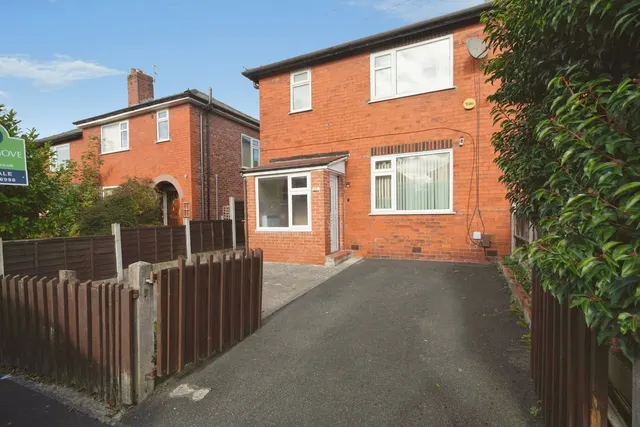 Grasmere Road, M27, photo 1